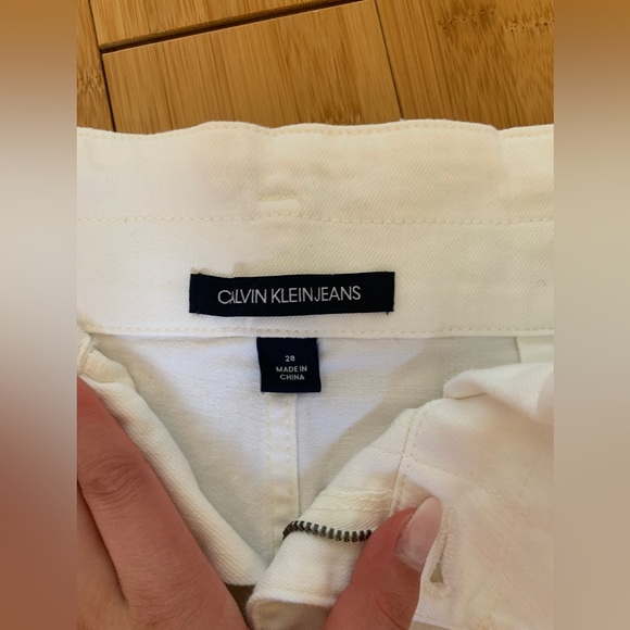 White Classic Calvin Klein Denim Shorts || Size:28 Women’s - Picture 3 of 4
